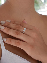 infinity ring, rings, ring, dainty rings, white gold rings, dainty white gold ring with diamonds, infinity ring with diamonds, waterproof infinity rings, infinity rings in miami, love ring, love rings, dainty love rings, birthday gifts, anniversary gifts, nice rings, cute rings, cute jewelry, jewelry website, tarnish free rings, tarnish free jewelry, shinny jewelry, cheap rings with diamonds, kesley fashion, rings that dont turn your finger green, trending jewelry, fine jewelry 