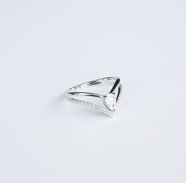 triangle ring sterling silver, chevron triangle ring with cz diamonds, diamond triangle ring sterling silver, shopping in Miami, jewelry store in Brickell, cute rings, rings in sterling silver, diamond sterling silve