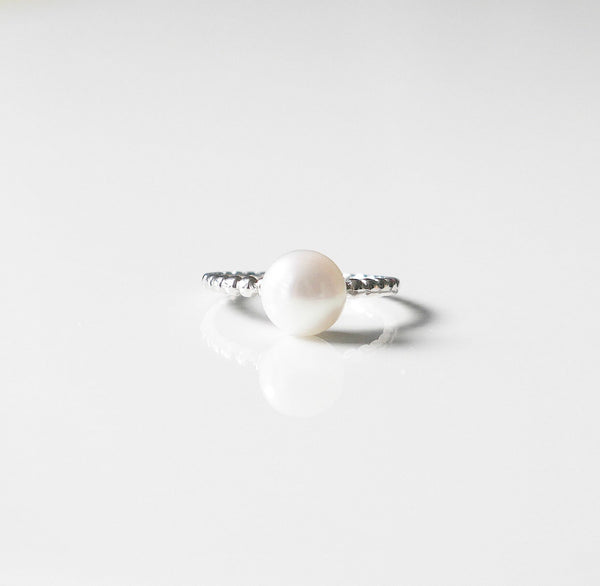 rings, silver rings, pearl rings, ball rings, dainty rings, fine jewelry, fashion jewelry, rings that dont turn green with water, statement rings, pearl rings, Single Pearl Ring Dainty .925 sterling silver, designer jewelry wedding jewelry, bridesmaids jewelry work rings, freshwater pearl rings real pearl birthday Gift jewelry popualr jewelry store in Miami Kesley Boutique Instagram shop
