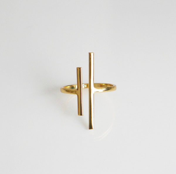 rings, gold rings, gold plated rings, adjustable rings,  bar ring .925 sterling silver gold plated verticle bar rings  Miami Kesley Boutique Rings for Mean and Women, trending jewelry cute rings Shopping in Miami, birthday gift ideas, popular instagram shops for gift, gift ideas for men and women gender neutral jewelry, best jewelry store Miami, waterproof jewelry, gold plated rings,
