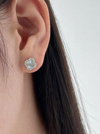 clover earrings, van cleef earrings, real sterling silver earrings, pearl earrings, new womens jewelry, new womens fashion, real womens jewelry, real jewelry, trending jewelry, stud earrings, nice stud earrings, flower jewelry, fake van cleef earrings, kesley jewelry, cute jewelry, viral holiday gift ideas 