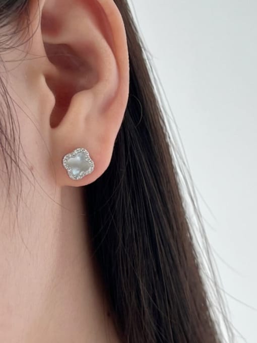 clover earrings, van cleef earrings, real sterling silver earrings, pearl earrings, new womens jewelry, new womens fashion, real womens jewelry, real jewelry, trending jewelry, stud earrings, nice stud earrings, flower jewelry, fake van cleef earrings, kesley jewelry, cute jewelry, viral holiday gift ideas 