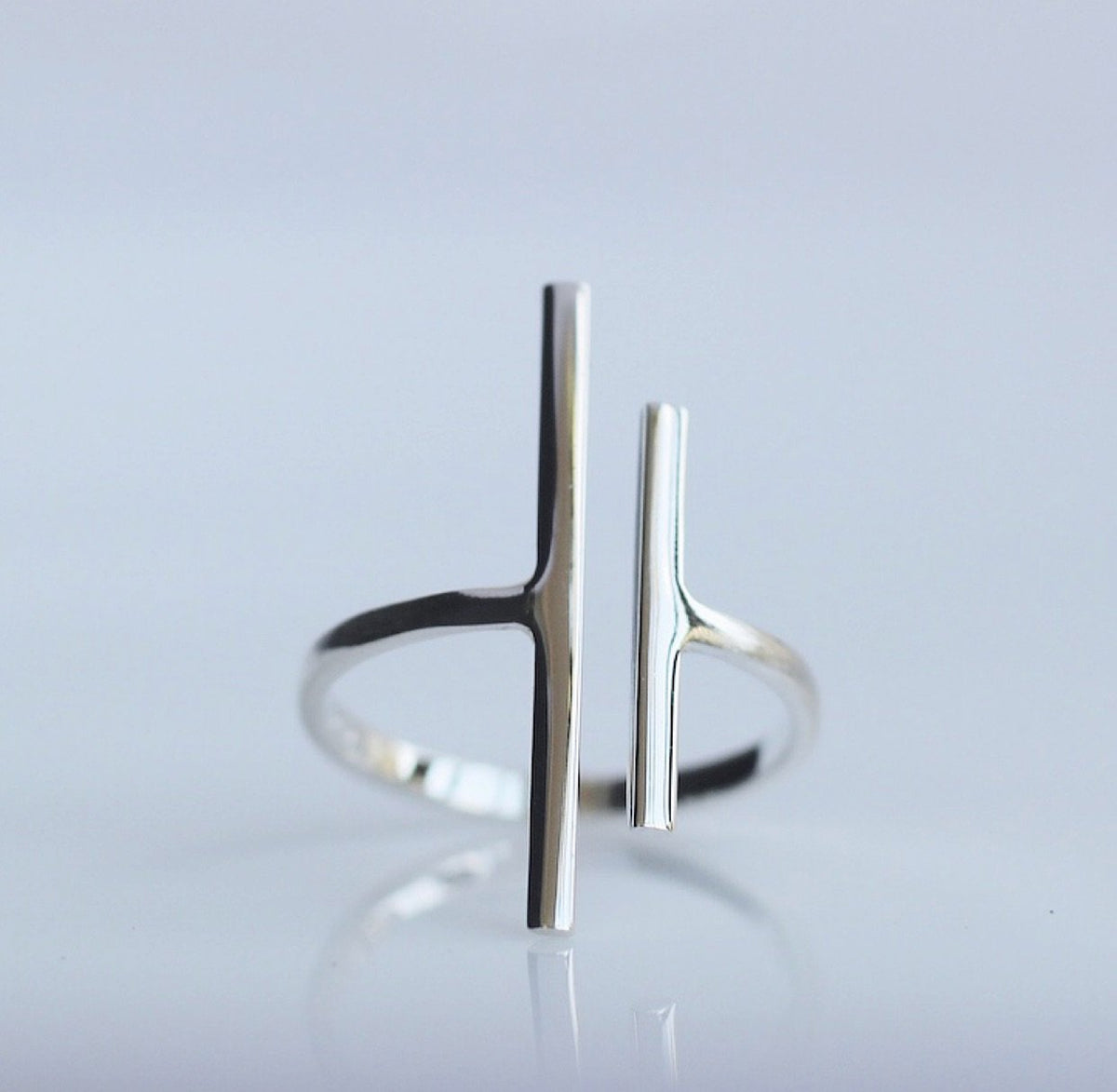 rings, sterling silver rings, adjustable rings, nickel free, jewelry, accessories, ring that wont turn green with water, fashion jewelry, casual rings, womens rings, unisex rings, fashion jewelry, accessories, white gold rings, popular, trending on instagram and tiktok, nice rings, bar rings, dainty rings, gift ideas, going out jewelry, designer rings, rings for fat fingers, rings for skinny fingers, unisex rings, rings for the pointer finger, rings for the middle finger, rings for the pinky 