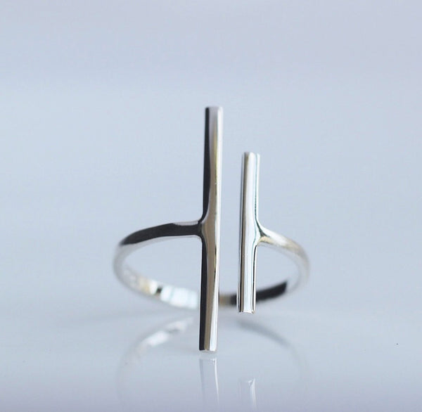 rings, sterling silver rings, adjustable rings, nickel free, jewelry, accessories, ring that wont turn green with water, fashion jewelry, casual rings, womens rings, unisex rings, fashion jewelry, accessories, white gold rings, popular, trending on instagram and tiktok, nice rings, bar rings, dainty rings, gift ideas, going out jewelry, designer rings, rings for fat fingers, rings for skinny fingers, unisex rings, rings for the pointer finger, rings for the middle finger, rings for the pinky 