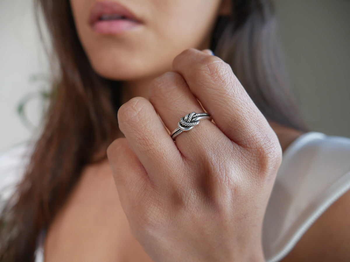 rings, silver rings, 925 sterling silver rings, dainty rings, waterproof rings, 925 rings, jewelry, fashion jewelry, plain rings, knot rings, birthday gifts, rings ideas, fashion jewelry, fine jewelry, affordable jewelry, cheap rings, rings that dont tarnish, white gold jewelry, trending accessories, kelsey jewelry, dainty silver rings, cool jewelry, waterproof rings Kesley Boutique Miami Jewelry , knot ring, david yurman rings